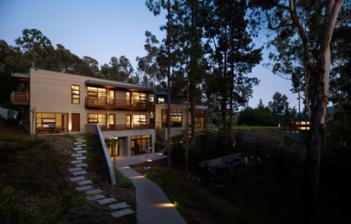 Irregularly shaped house with a small grove of eucalyptus and pine trees 32 554x354