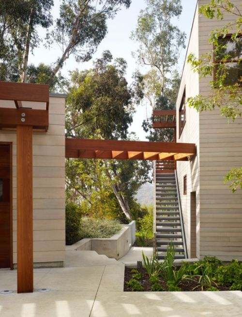 Irregularly shaped house with a small grove of eucalyptus and pine trees 32 554x354